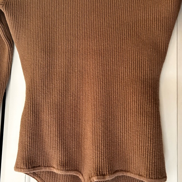 Abercrombie & Fitch Corset Sweetheart
Sweater Bodysuit size M - Picture 9 of 10